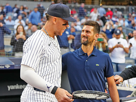 （左から）アーロン・ジャッジとジョコビッチ