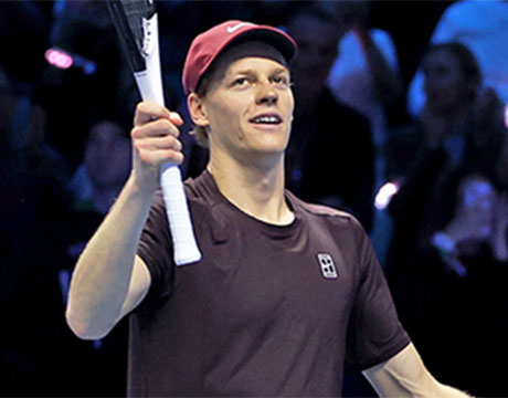 シナーら 慈善活動に尽力